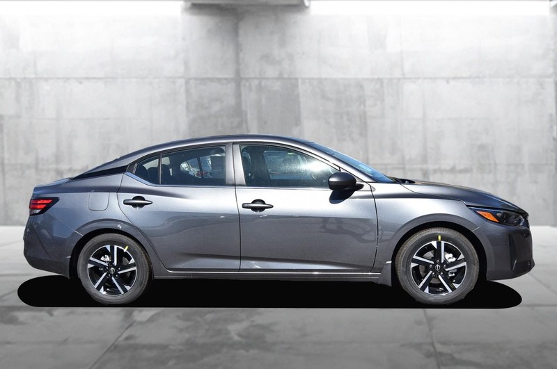 Nissan Sentra Vehicle Image 05