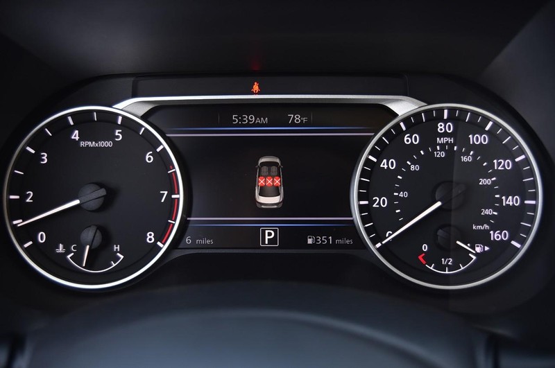 Nissan Sentra Vehicle Image 12