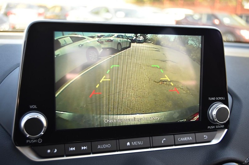 Nissan Sentra Vehicle Image 13