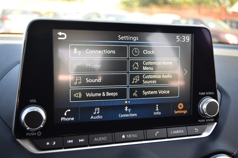 Nissan Sentra Vehicle Image 14