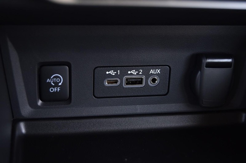 Nissan Sentra Vehicle Image 16