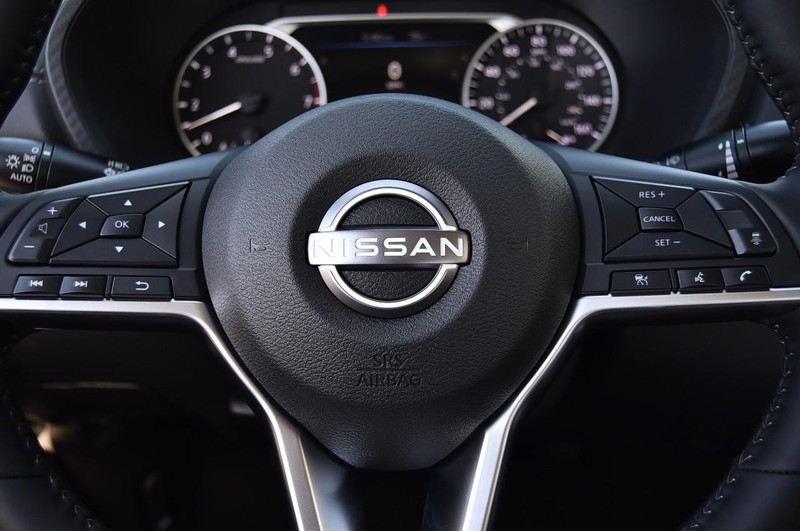 Nissan Sentra Vehicle Image 18