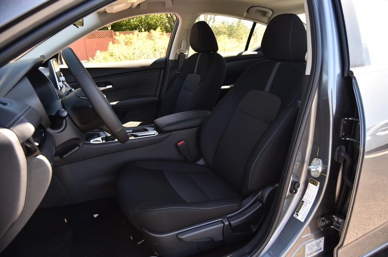 Nissan Sentra Vehicle Image 19