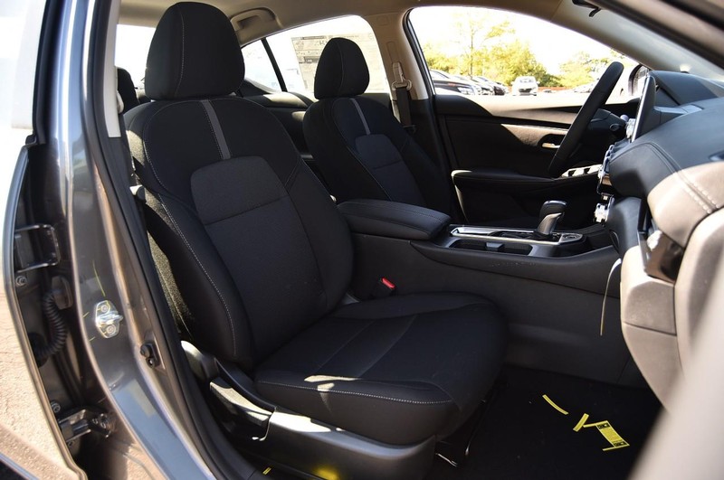 Nissan Sentra Vehicle Image 20