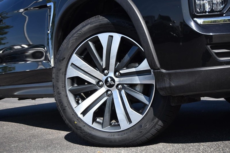 Mitsubishi Outlander Sport Vehicle Image 03