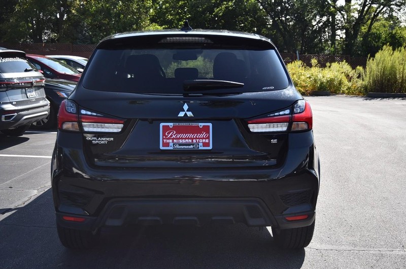 Mitsubishi Outlander Sport Vehicle Image 06