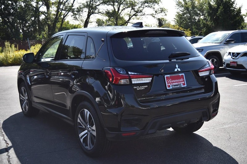 Mitsubishi Outlander Sport Vehicle Image 07