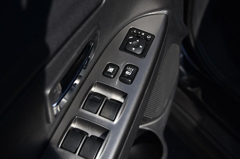 Mitsubishi Outlander Sport Vehicle Image 09