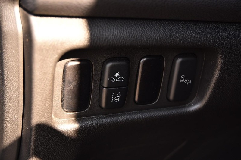 Mitsubishi Outlander Sport Vehicle Image 11