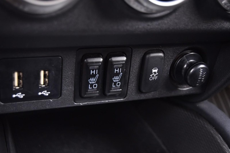 Mitsubishi Outlander Sport Vehicle Image 16