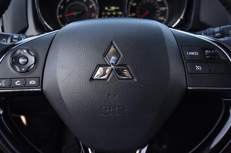 Mitsubishi Outlander Sport Vehicle Image 19