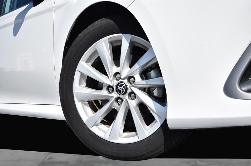 Toyota Camry Vehicle Image 03