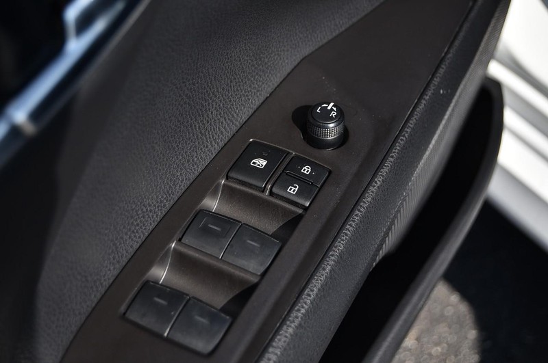 Toyota Camry Vehicle Image 09