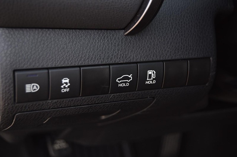 Toyota Camry Vehicle Image 10