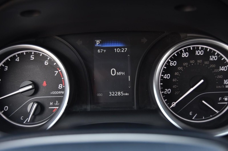 Toyota Camry Vehicle Image 11