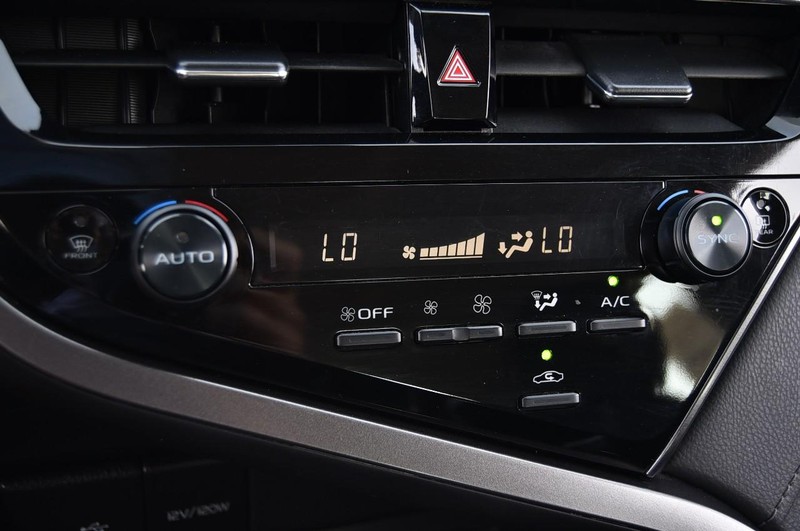 Toyota Camry Vehicle Image 14