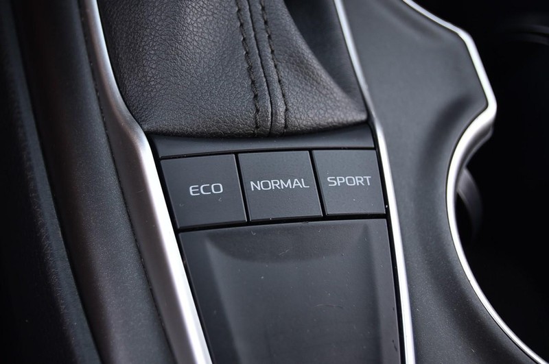 Toyota Camry Vehicle Image 16
