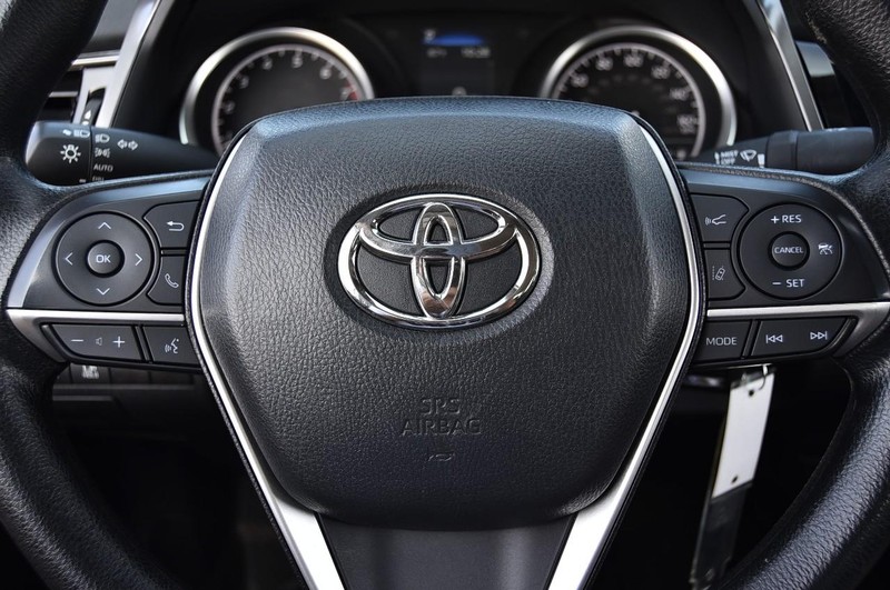 Toyota Camry Vehicle Image 17