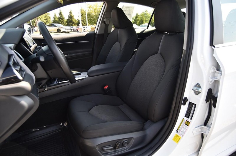 Toyota Camry Vehicle Image 18