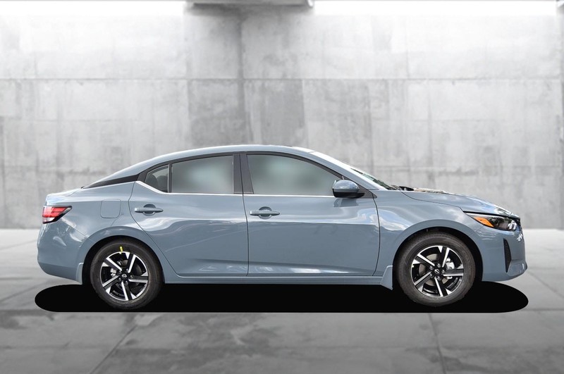 Nissan Sentra Vehicle Image 05