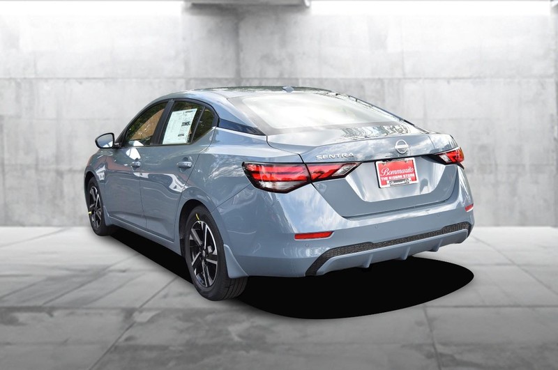 Nissan Sentra Vehicle Image 07