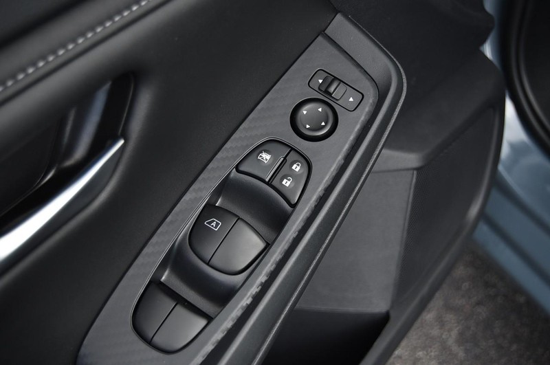 Nissan Sentra Vehicle Image 09