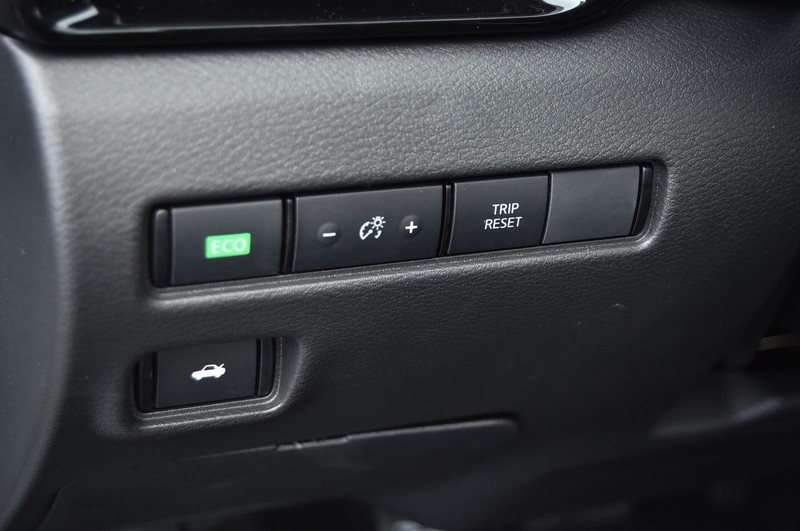 Nissan Sentra Vehicle Image 11