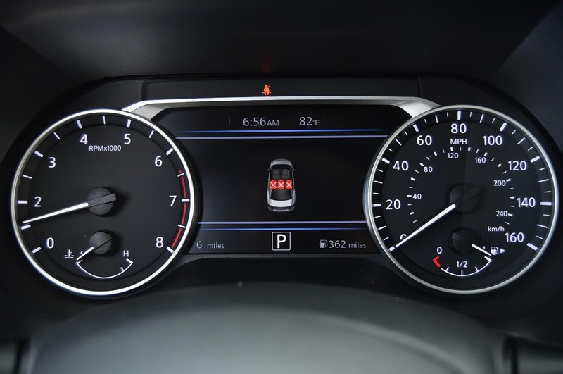 Nissan Sentra Vehicle Image 12