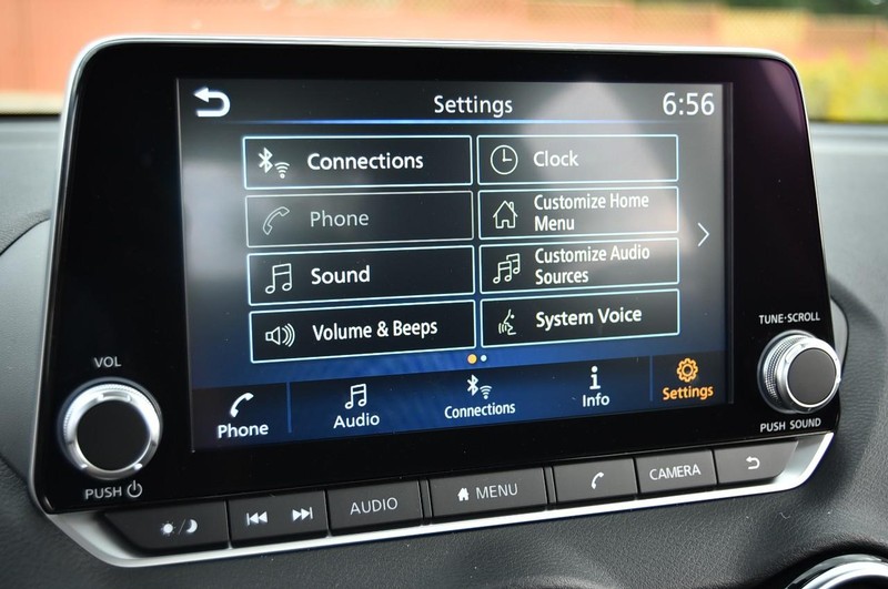Nissan Sentra Vehicle Image 14