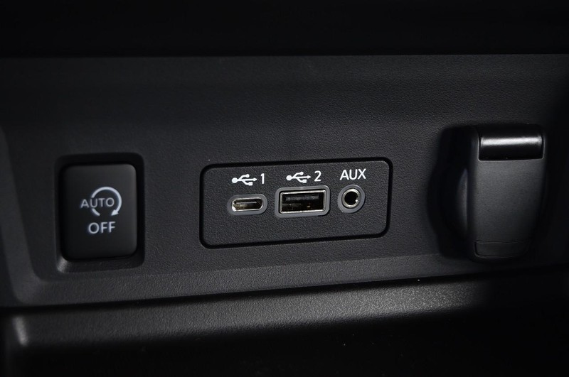 Nissan Sentra Vehicle Image 16