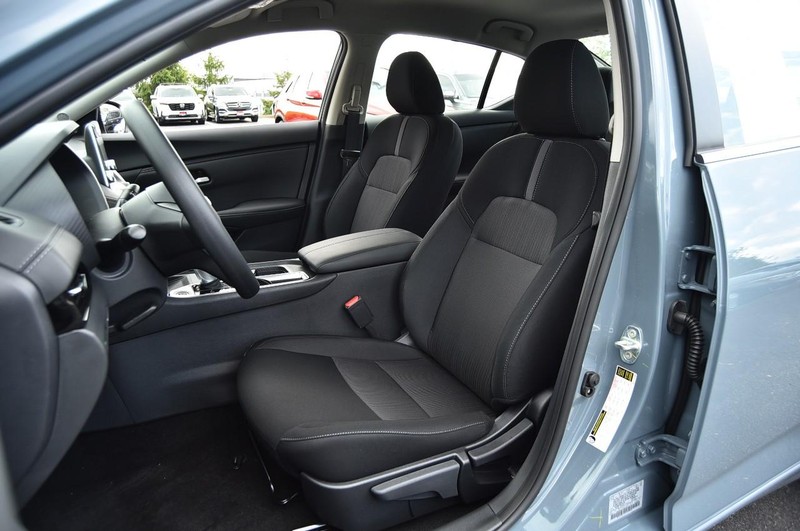 Nissan Sentra Vehicle Image 19