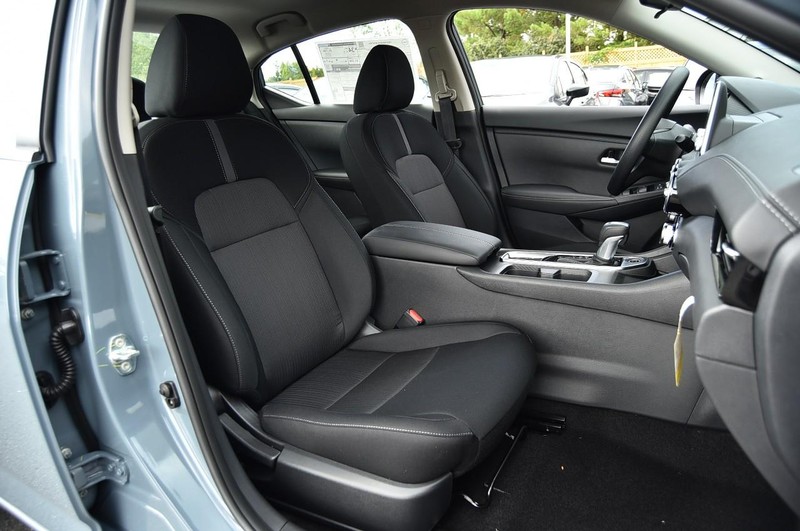 Nissan Sentra Vehicle Image 20