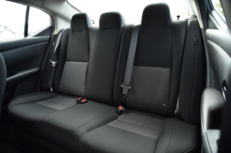 Nissan Sentra Vehicle Image 21