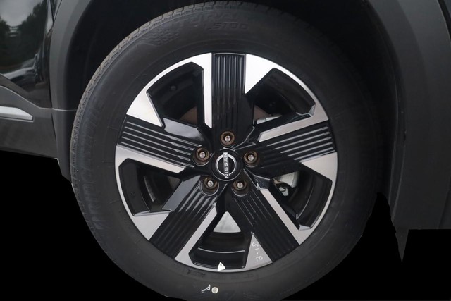 Nissan Kicks Vehicle Image 03