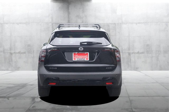 Nissan Kicks Vehicle Image 06