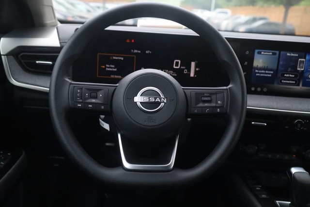 Nissan Kicks Vehicle Image 08