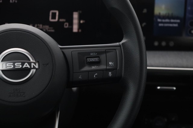 Nissan Kicks Vehicle Image 09