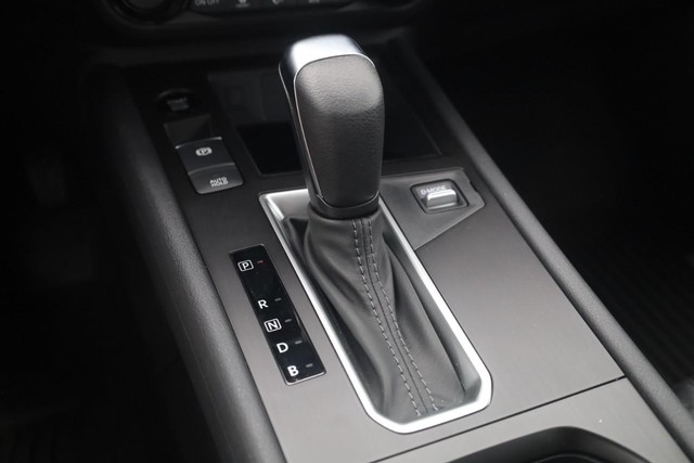 Nissan Kicks Vehicle Image 18