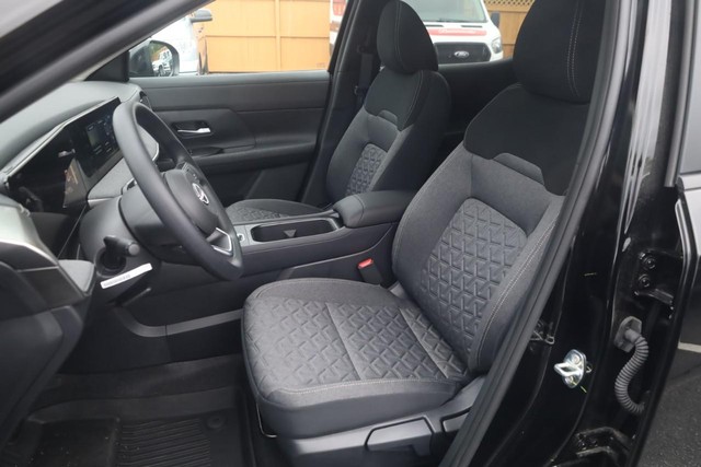 Nissan Kicks Vehicle Image 19