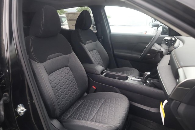 Nissan Kicks Vehicle Image 20