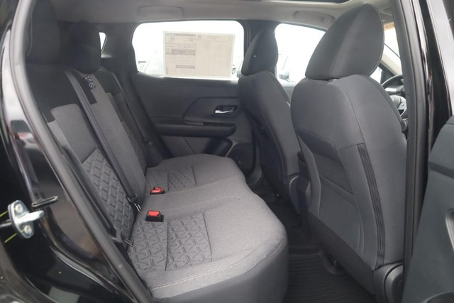 Nissan Kicks Vehicle Image 21