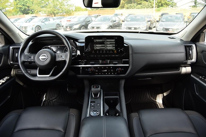 Nissan Pathfinder Vehicle Image 08