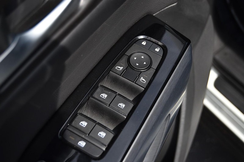 Nissan Pathfinder Vehicle Image 09
