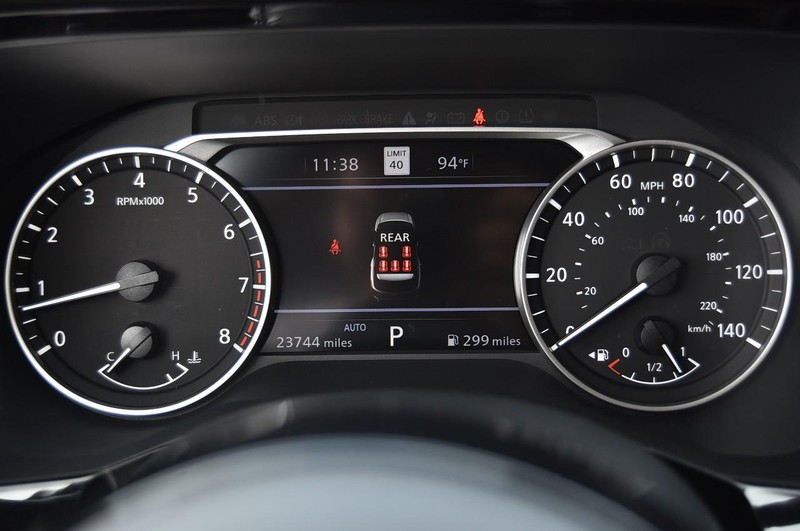 Nissan Pathfinder Vehicle Image 12