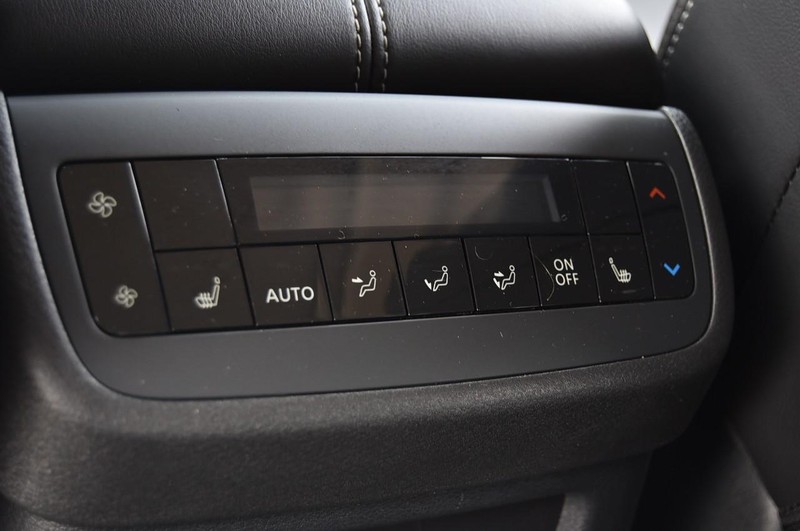 Nissan Pathfinder Vehicle Image 26