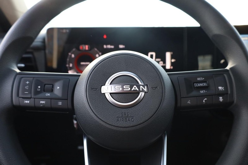 Nissan Kicks Vehicle Image 09