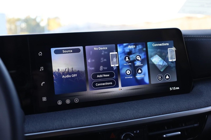 Nissan Kicks Vehicle Image 11