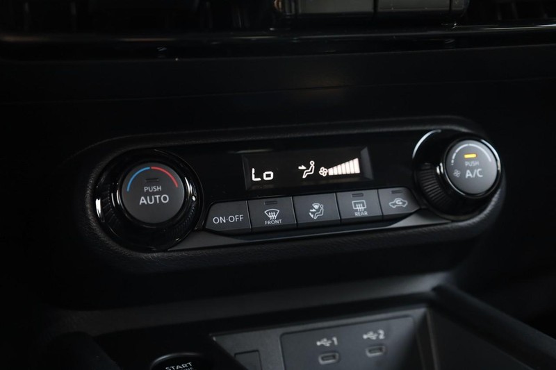 Nissan Kicks Vehicle Image 14