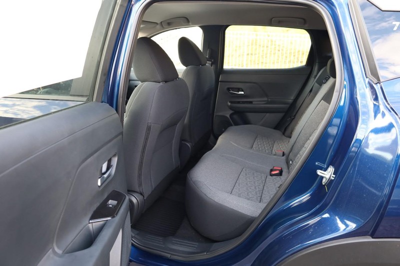 Nissan Kicks Vehicle Image 21