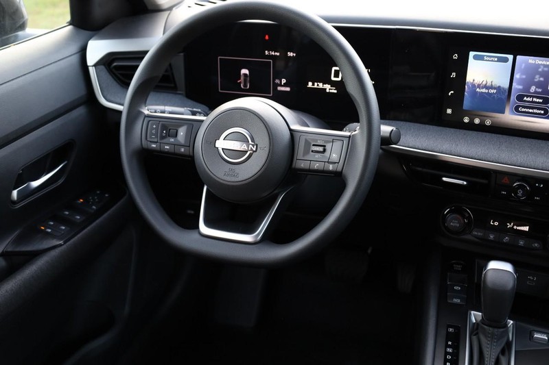 Nissan Kicks Vehicle Image 23